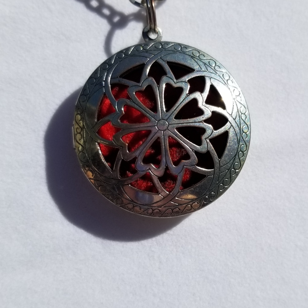 Vintage Aromatherapy Diffuser Necklace Unsigned - image 2